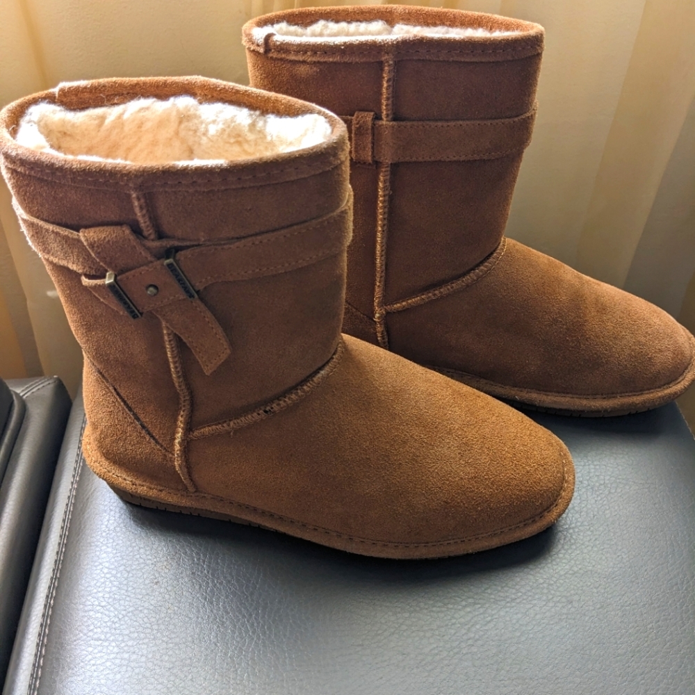 NWOT Bearpaw Women's Val Suede Boots Size 5